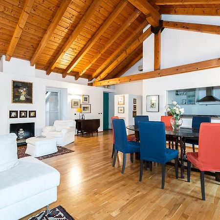 A Casa Nuccia Mansarda By Holiday Solutions Como Luaran gambar