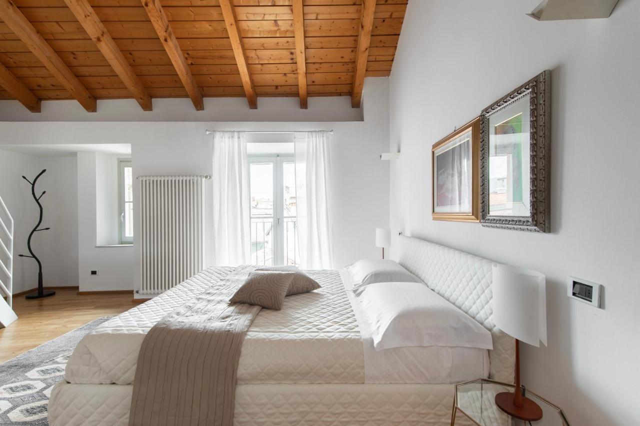 A Casa Nuccia Mansarda By Holiday Solutions Como Luaran gambar