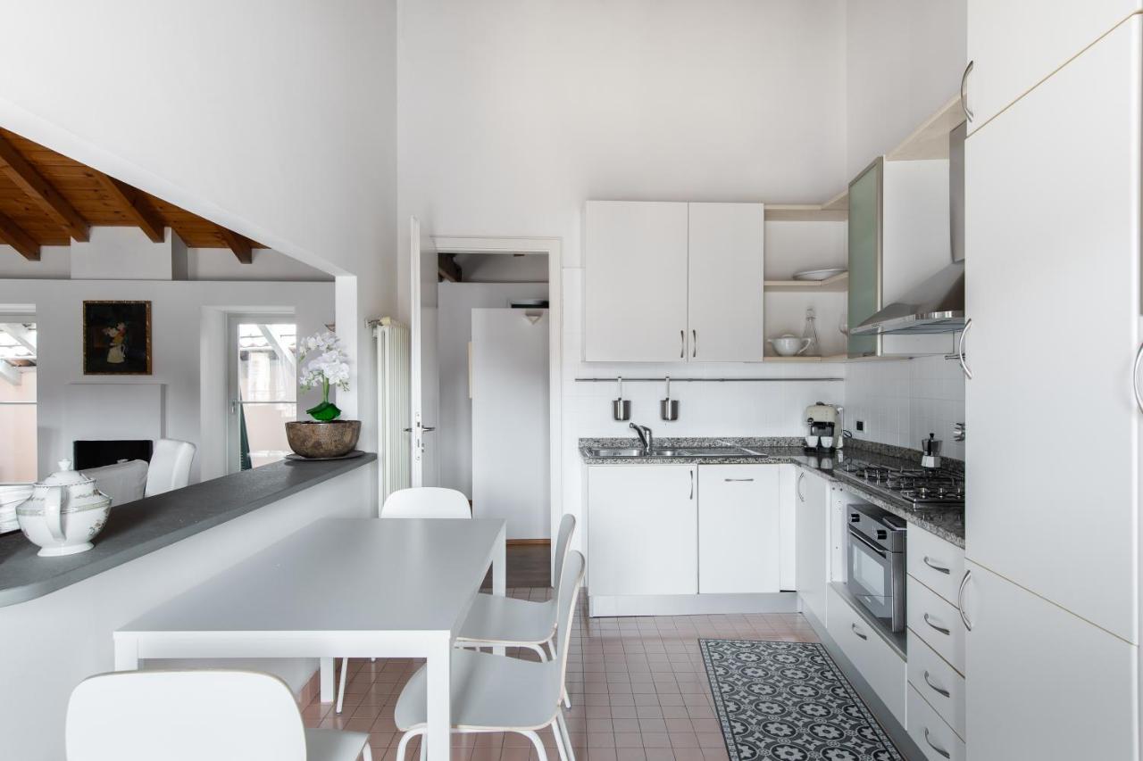 A Casa Nuccia Mansarda By Holiday Solutions Como Luaran gambar