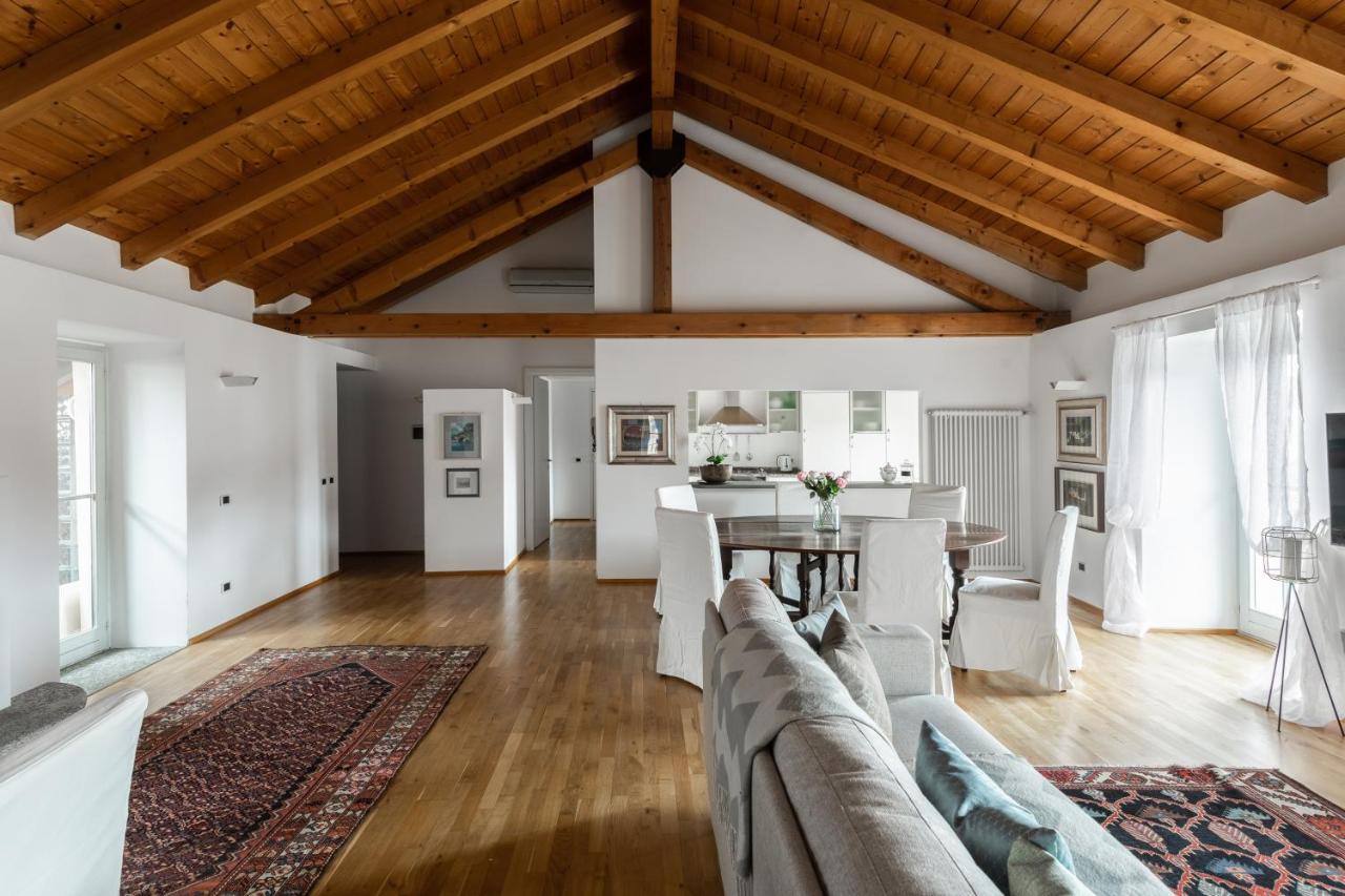 A Casa Nuccia Mansarda By Holiday Solutions Como Luaran gambar