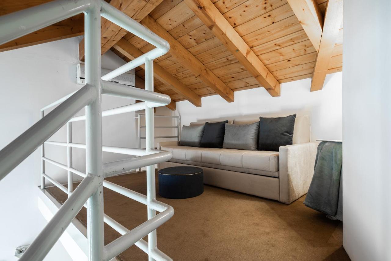 A Casa Nuccia Mansarda By Holiday Solutions Como Luaran gambar