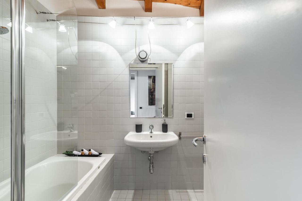 A Casa Nuccia Mansarda By Holiday Solutions Como Luaran gambar