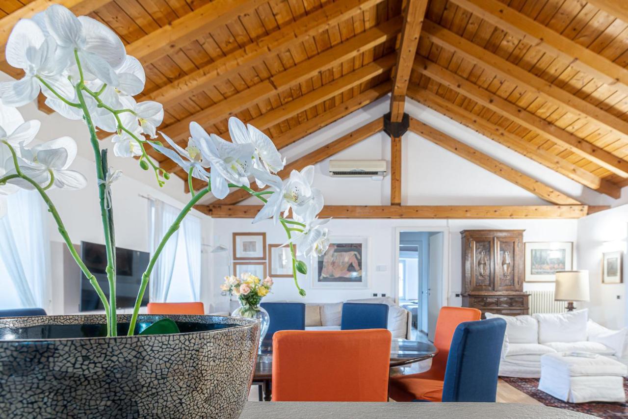 A Casa Nuccia Mansarda By Holiday Solutions Como Luaran gambar