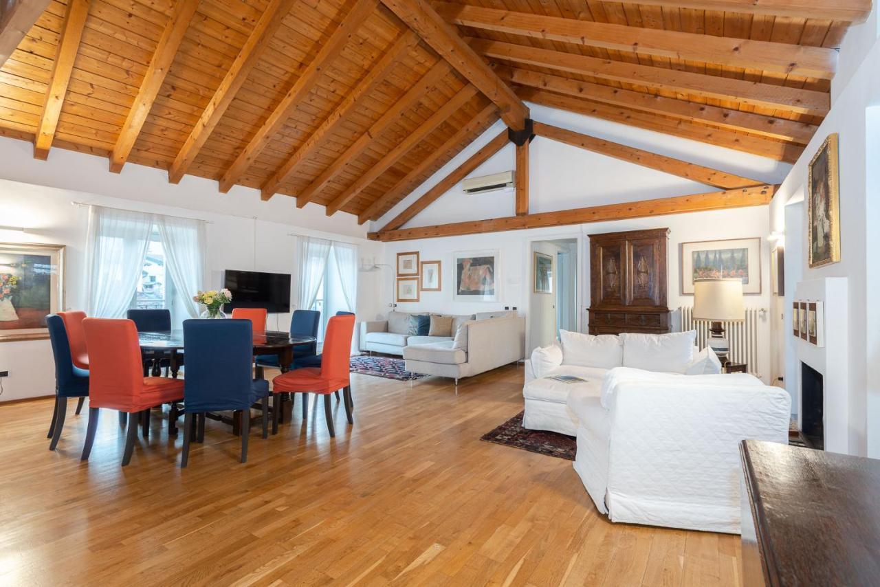 A Casa Nuccia Mansarda By Holiday Solutions Como Luaran gambar