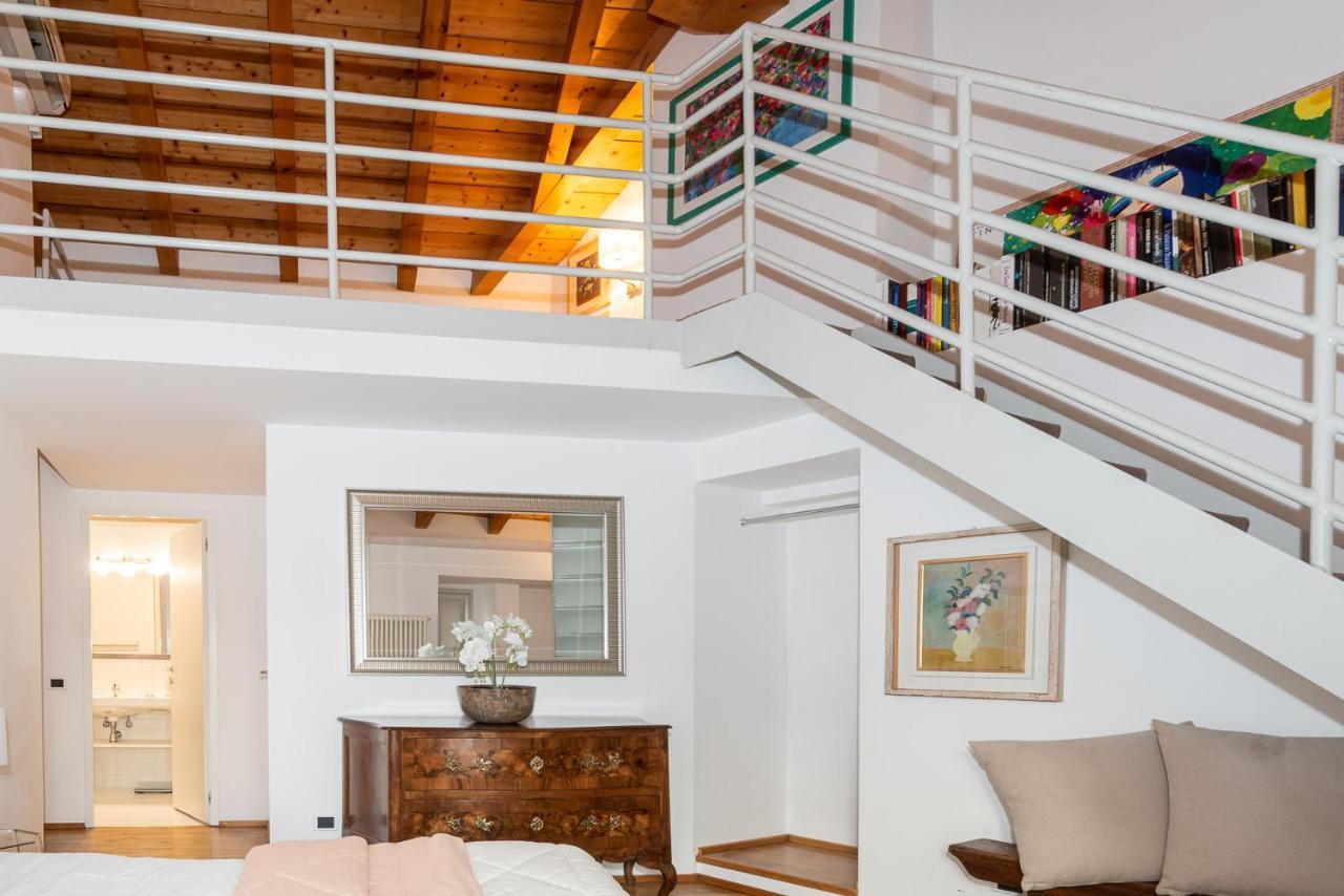 A Casa Nuccia Mansarda By Holiday Solutions Como Luaran gambar