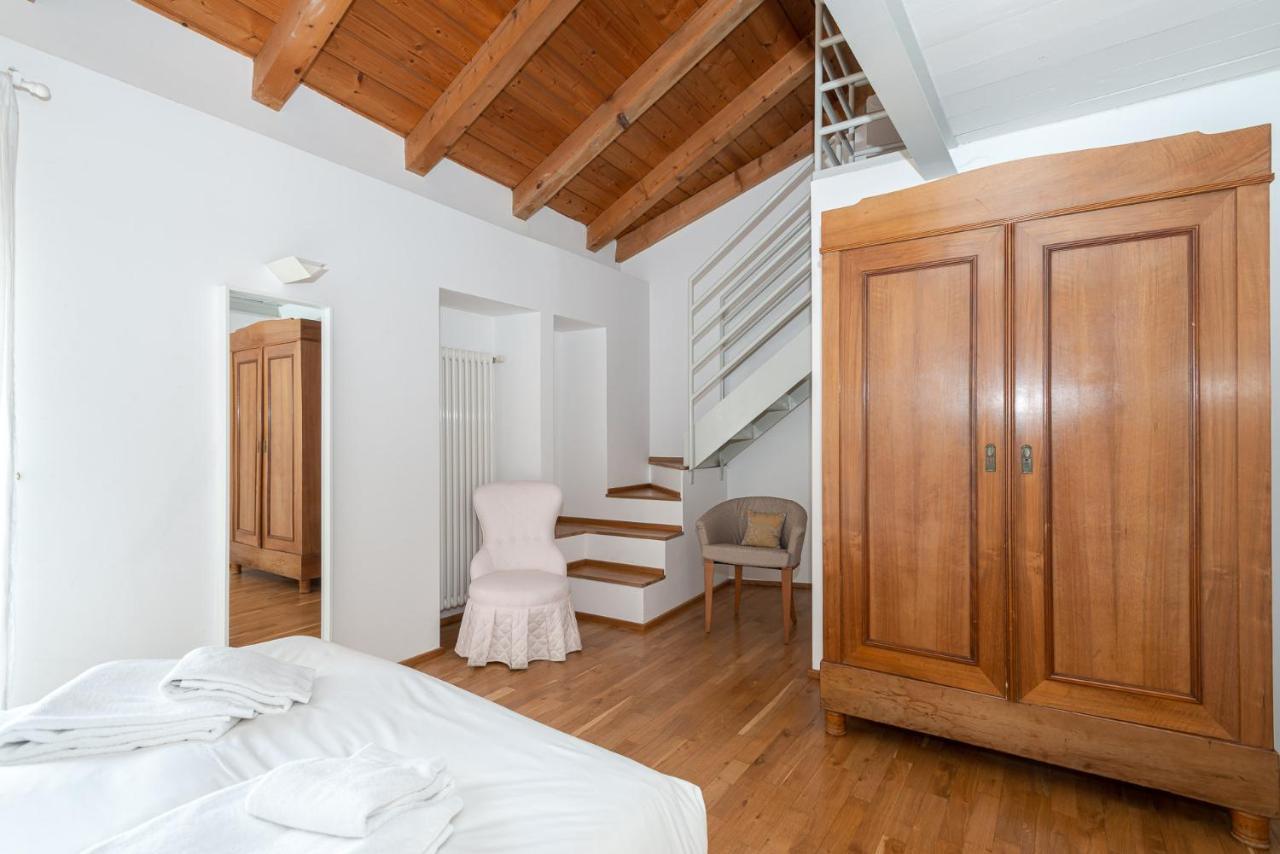 A Casa Nuccia Mansarda By Holiday Solutions Como Luaran gambar