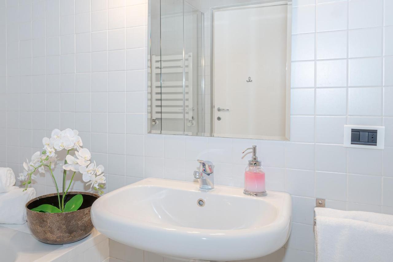A Casa Nuccia Mansarda By Holiday Solutions Como Luaran gambar